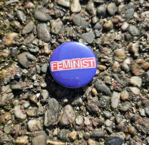 Feminist Button blau